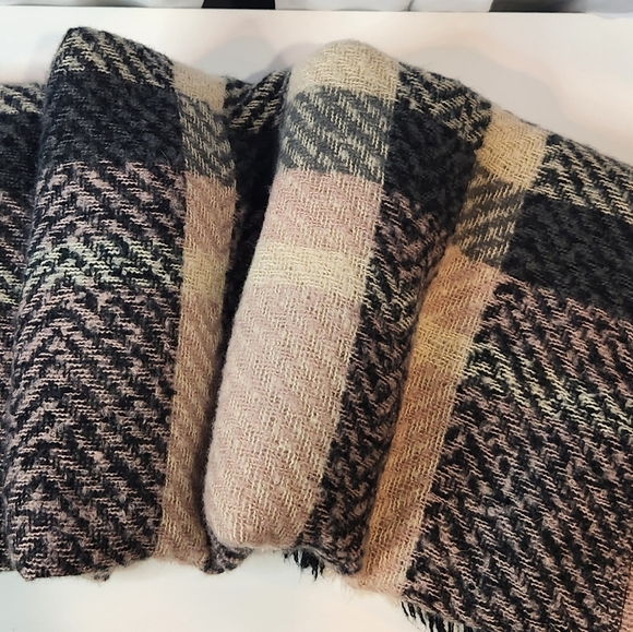 WRAP SCARF Unbranded Pink, black, tan and blue 56"×56" Excellent condition - Picture 1 of 4